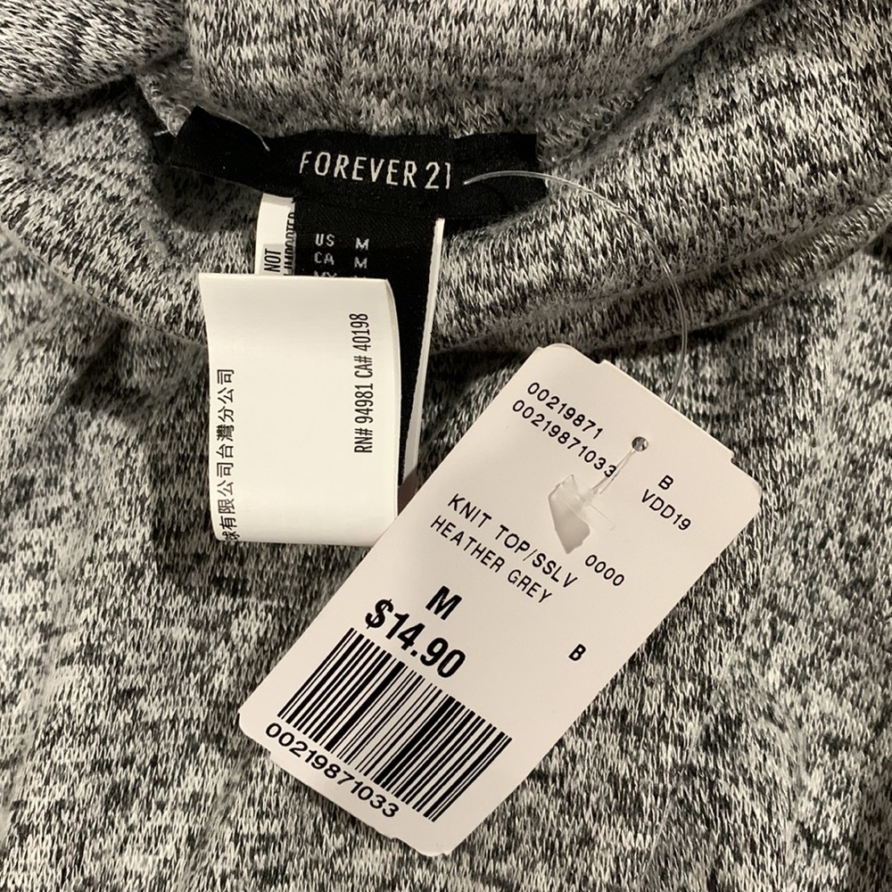 Forever 21 cape batwing style. Gray marled turtleneck shirt. Medium NWT - Picture 4 of 4